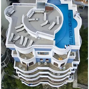 Monte Cristo With Rooftop Pool Hotel